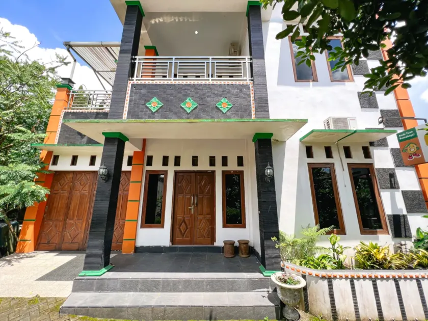 Homestay Syariah Jakal 3 Dekat UGM by Simply Homy - Image 1