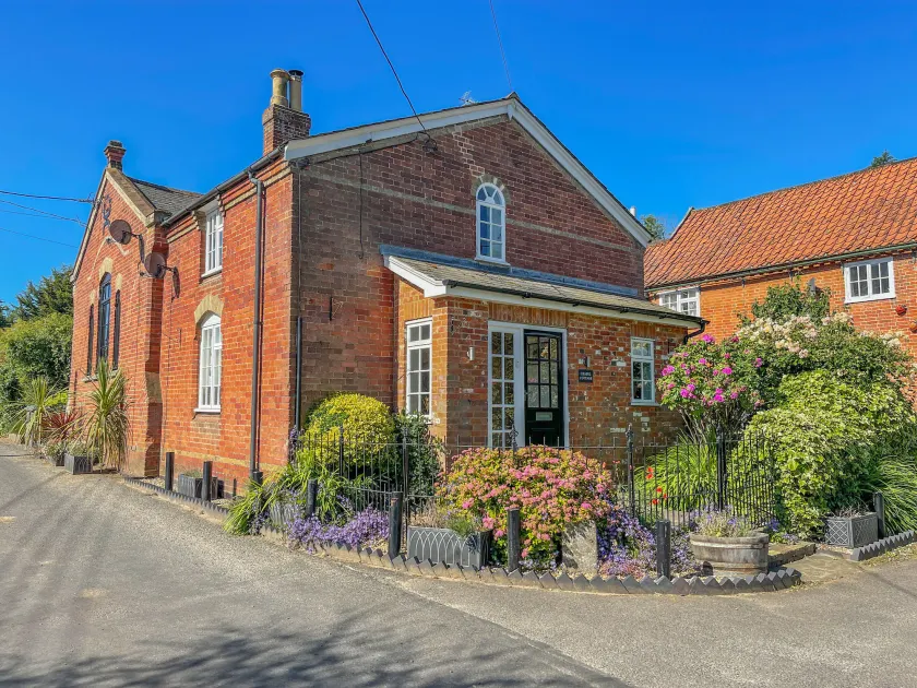 Chapel Cottage, Newbourne - Image 1