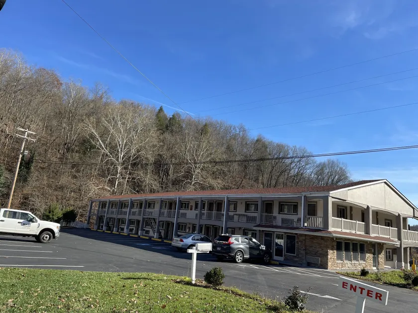 Econo Lodge Jefferson Hills Hwy 51 - Image 1