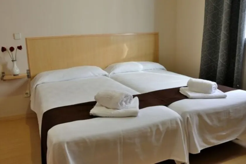 Hostal Falfes - Image 1