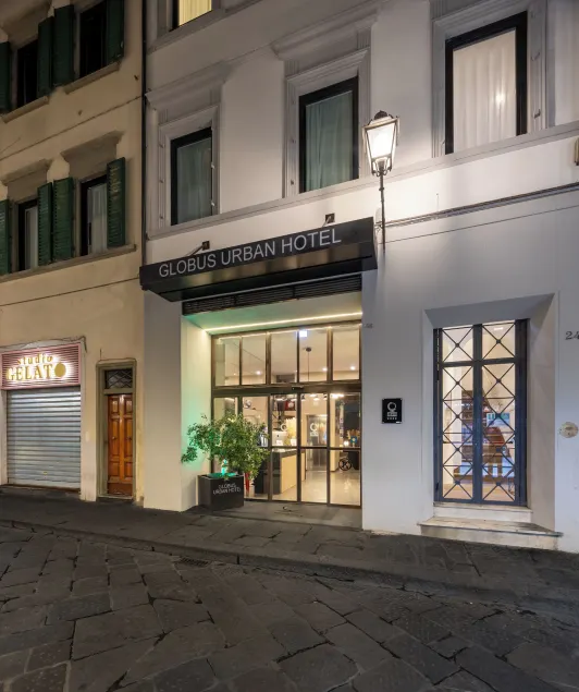 Globus Urban Hotel - Image 1