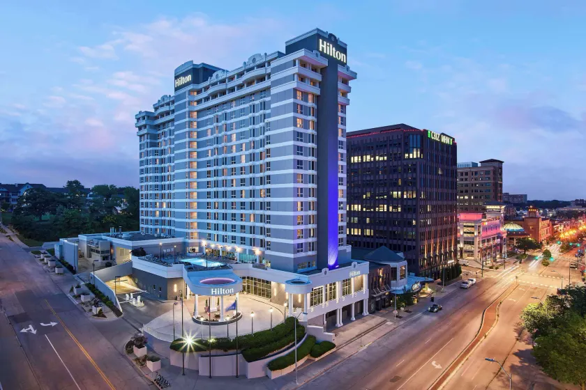 Hilton Kansas City Country Club Plaza - Image 1