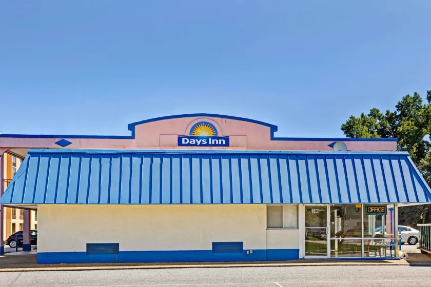 Days Inn by Wyndham Elizabeth City - Image 1