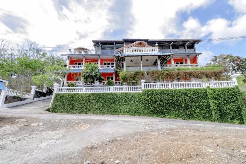 Adinda Beach Hotel and Villa - Image 1