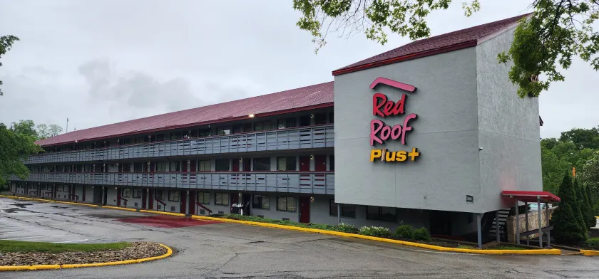 Red Roof Inn PLUS+ Pittsburgh East - Monroeville - Image 1