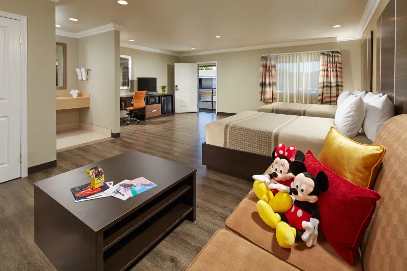 Eden Roc Inn & Suites near the Maingate - Image 1