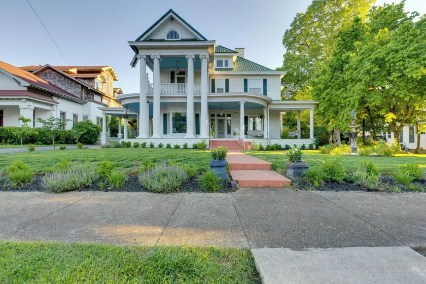 Walk to The Square! Historic Lawrenceburg Home - Image 1