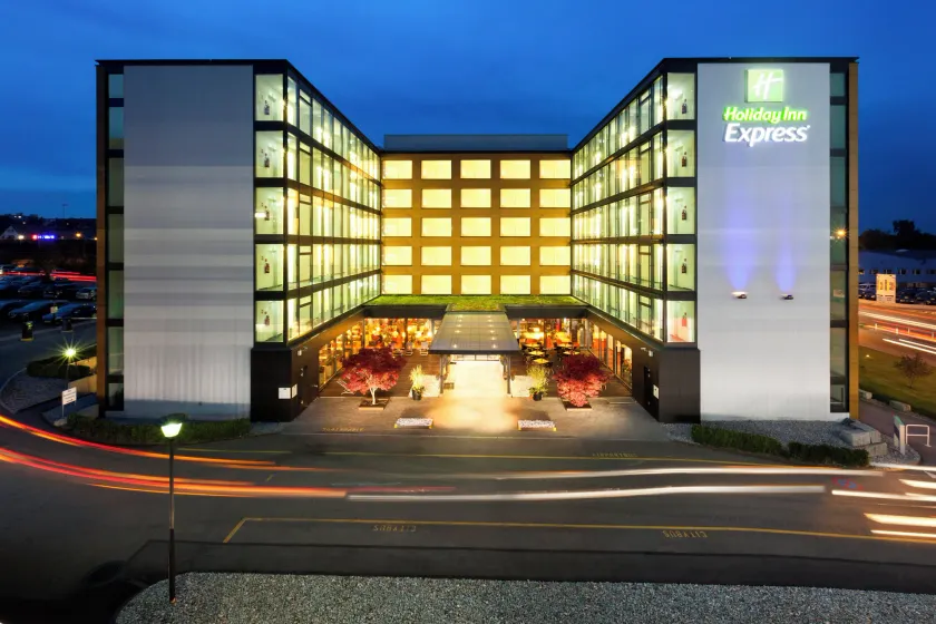 Holiday Inn Express Zürich Airport by IHG - Image 1