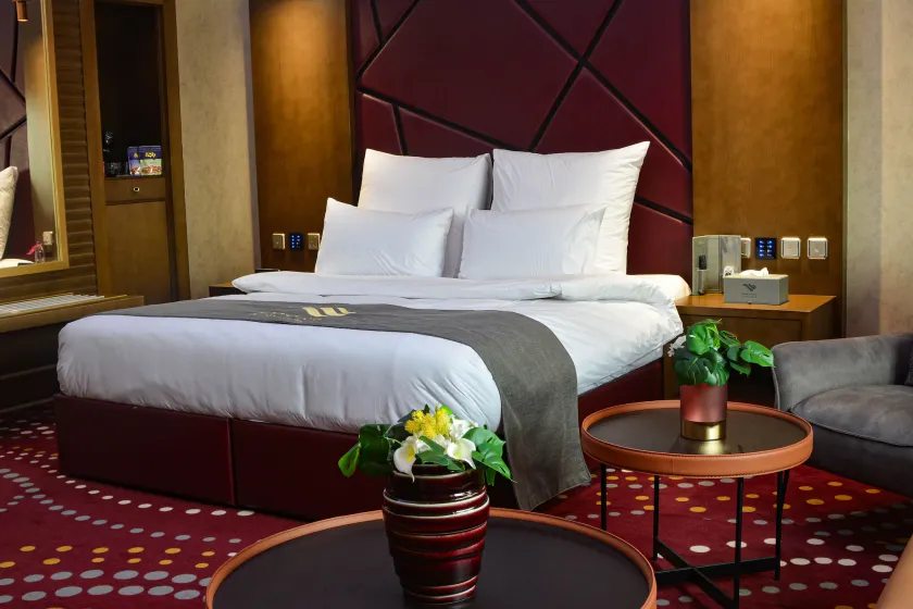 Redwaves Hotel - Image 1