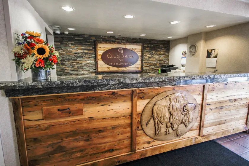 Clubhouse Inn - Image 1