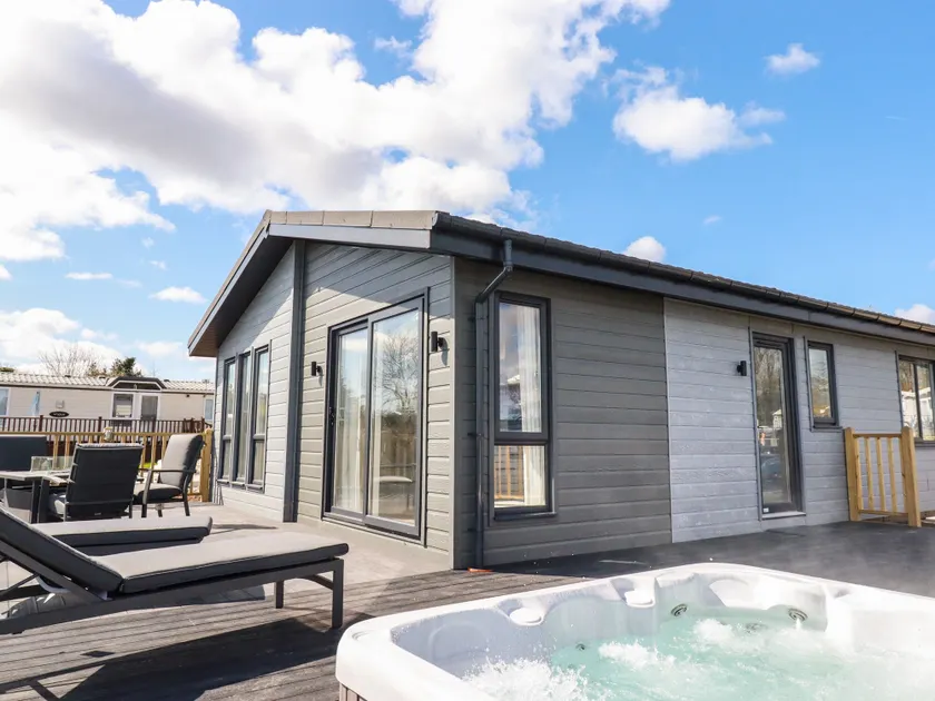 Acorn Lodge - Image 1