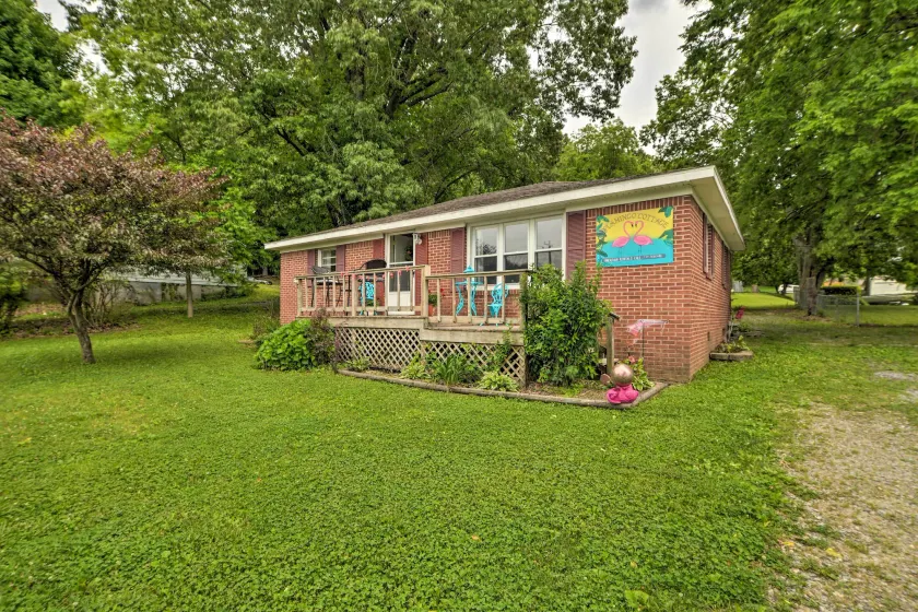 Cheerful Grand Rivers Cottage, 1/2 Mi to Lake - Image 1