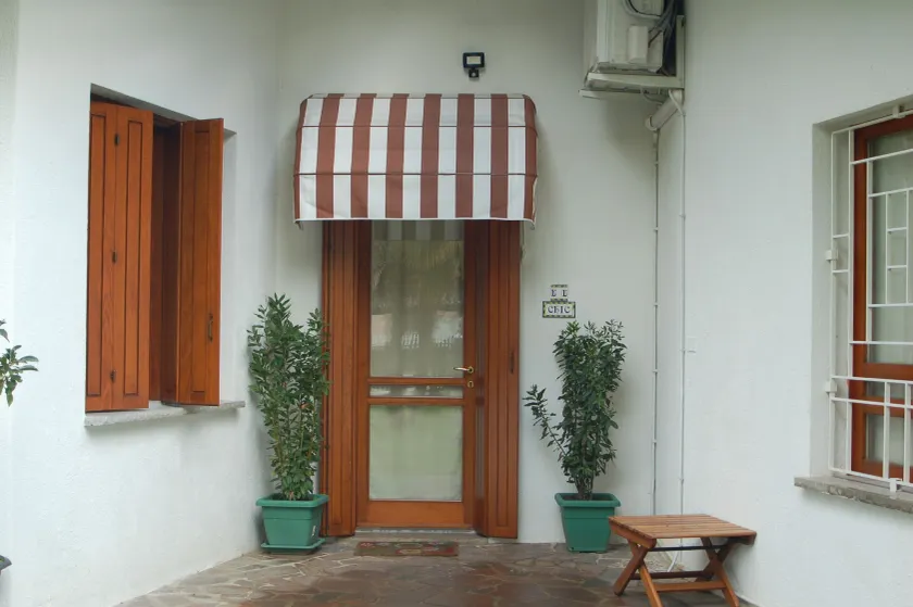B & B Chic - Image 1