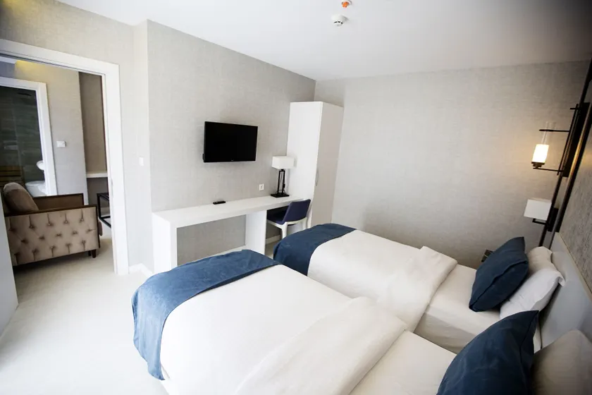 Gardenya Suite Hotel - Image 1