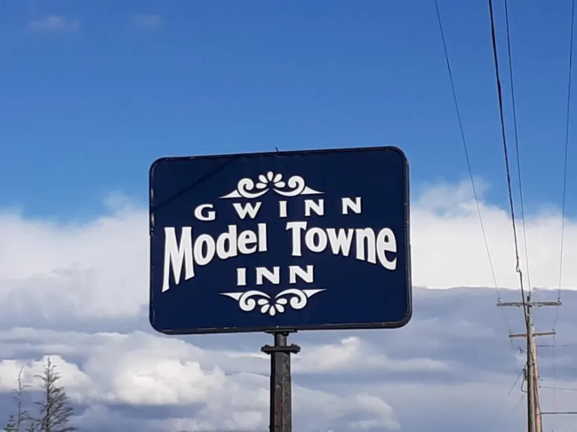 Model Towne Inn - Image 1