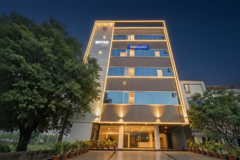 FabHotel Dharani Grand - Nr Mamata Medical College - Image 1
