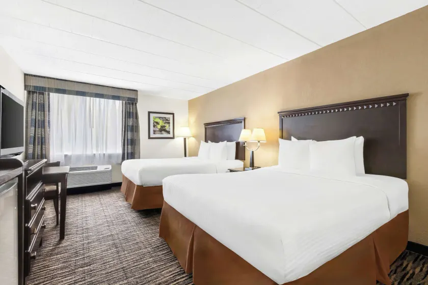 Best Western Hazlet Inn - Image 1