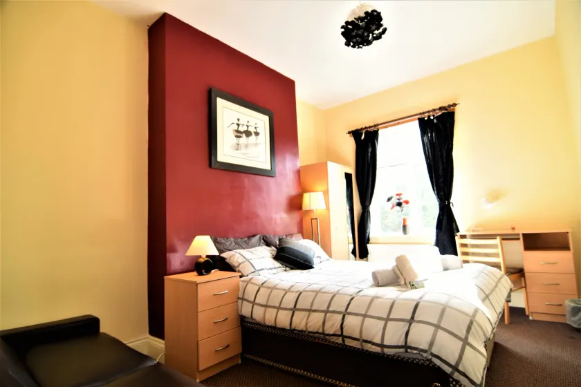 Manu's Guesthouse - Image 1