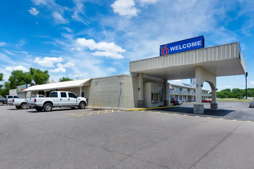 Motel 6-Van Buren, AR I- 40 - Image 1