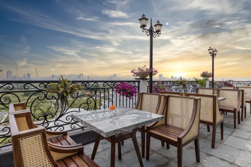 Florence Hotel - Image 1