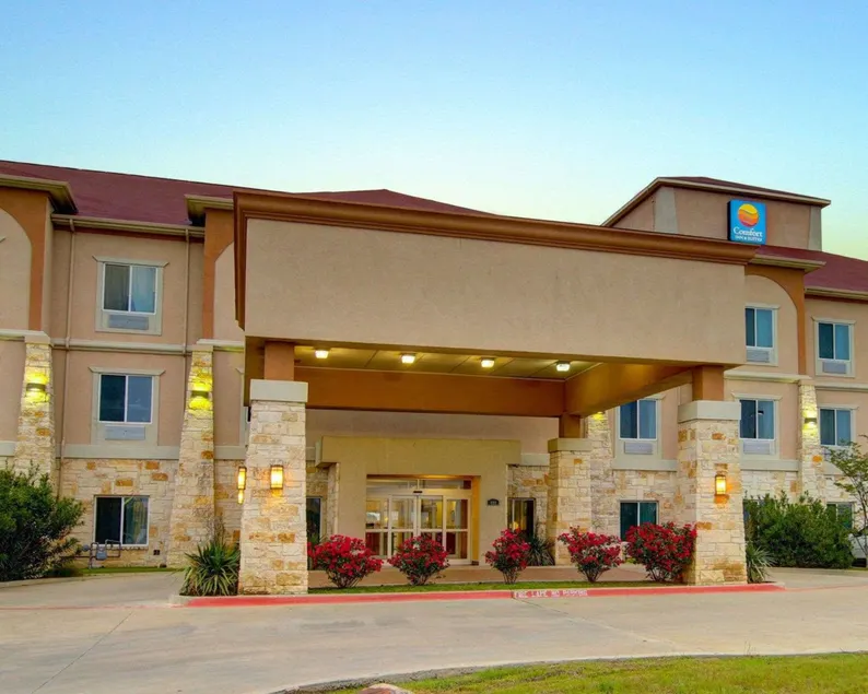 Comfort Inn & Suites Alvarado - Image 1