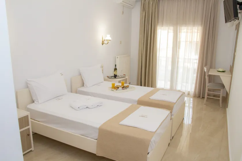 Hotel Astron - Image 1