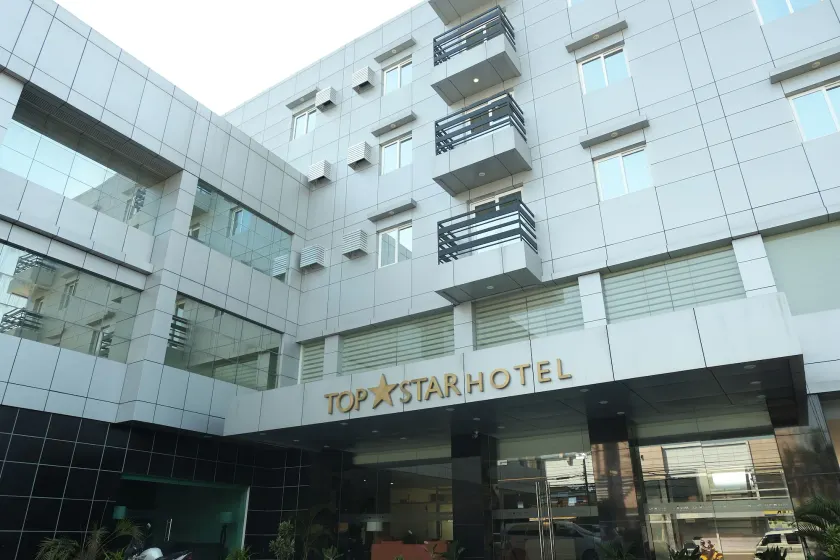Top Star Hotel - Image 1