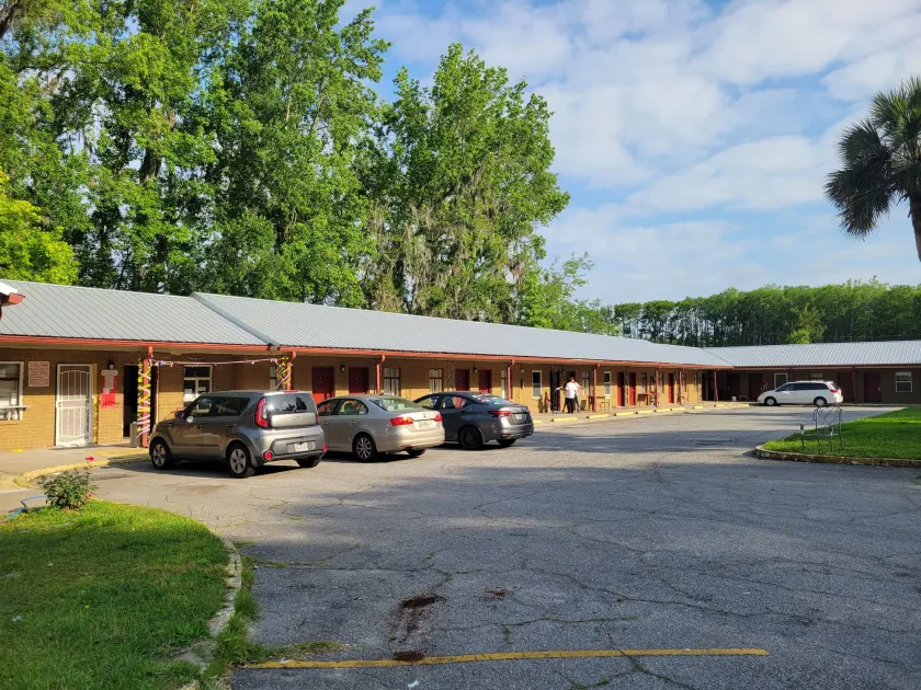 Harikrishna Midway Motel  - Image 1