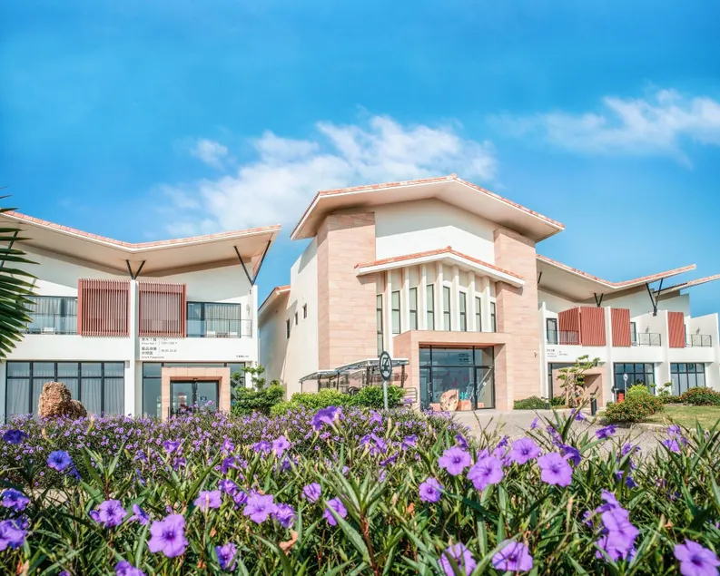 SkyeBay Club - Image 1
