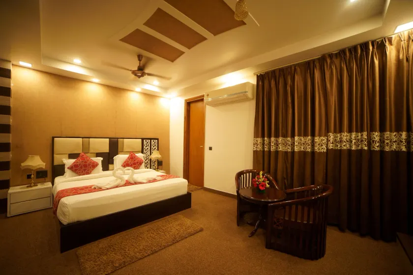 HOTEL PALAZZO INN - Image 1