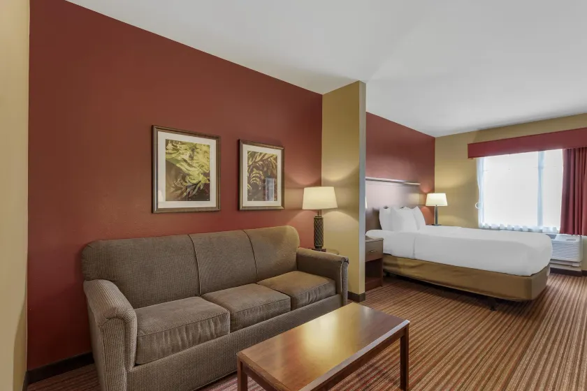 Best Western Plus Hudson Hotel & Suites - Image 1