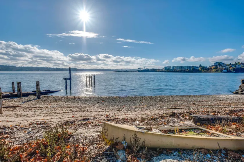Manette Waterfront: Kayak the Bay & Walk to Town! - Image 1