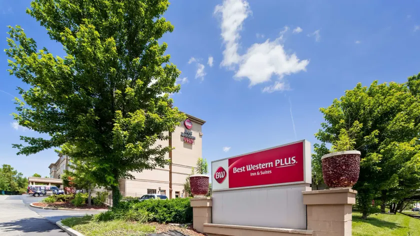 Best Western PLUS Hannaford Inn & Suites - Image 1