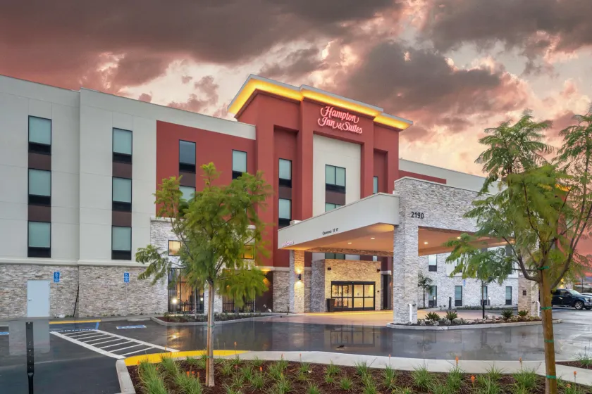 Hampton Inn & Suites Santa Maria - Image 1
