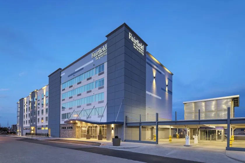 Fairfield Inn and Suites by Marriott St Louis Downtown - Image 1