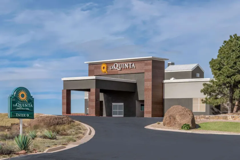 La Quinta by Wyndham Santa Rosa - Image 1