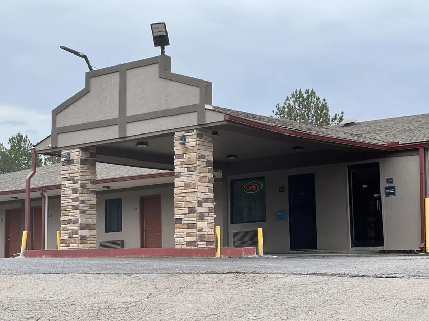 Budget Inn Ardmore - Image 1