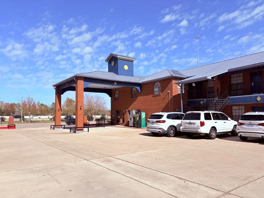 Express Inn & Suites Houston Katy - Image 1