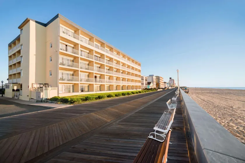 Howard Johnson by Wyndham Ocean City Oceanfront - Image 1