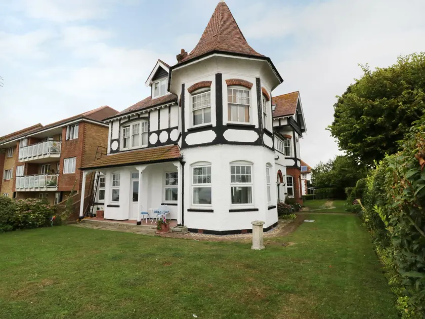 Flat 1, Cambridge Court - Image 1