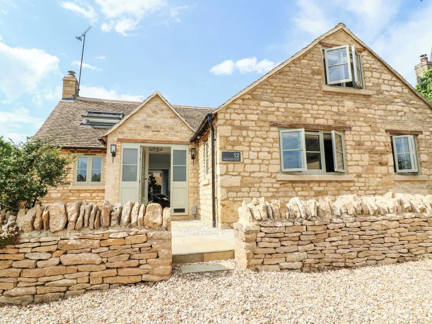 12 Manor Farm Close - Image 1