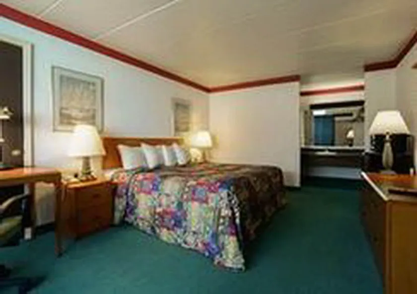 Loyalty Inn Maryville - Image 1