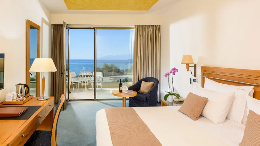Alexander Beach Hotel & Spa - Image 1