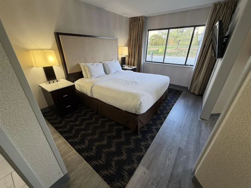 Best Western Plus Miamisburg-Dayton Suites, Banquets & Hotel - Image 1