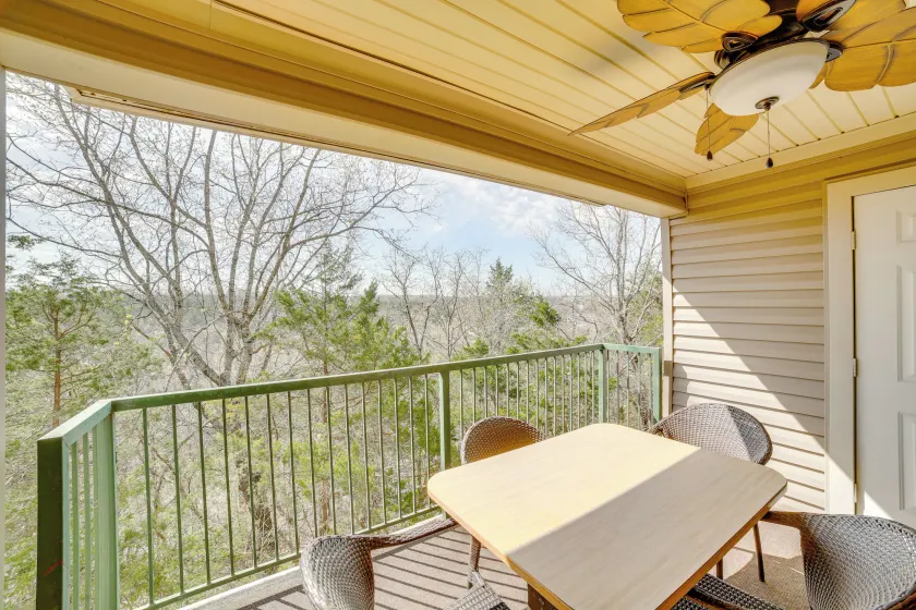 3 Mi to Branson Landing: Condo w/ Pool Access - Image 1