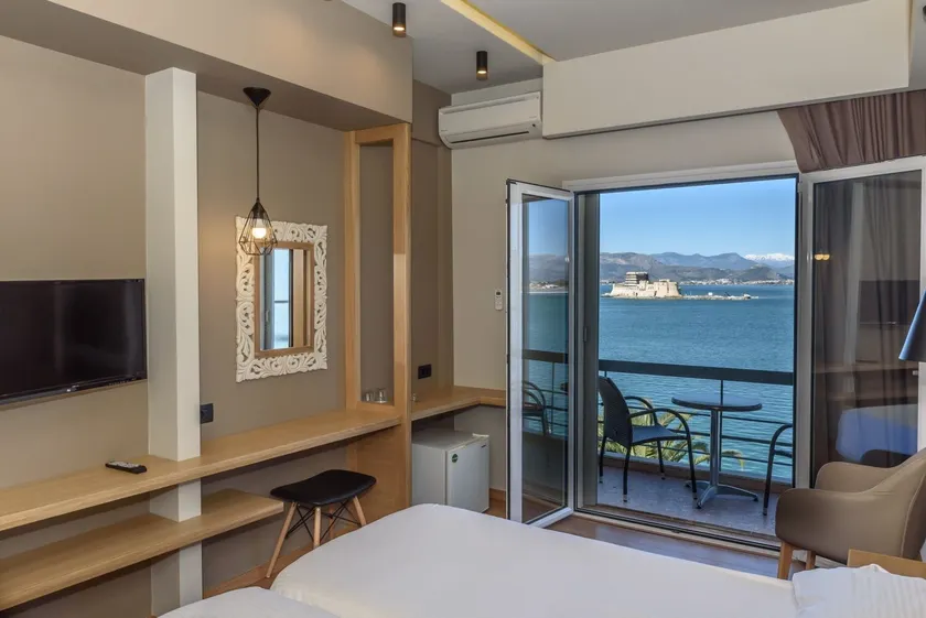 Agamemnon Hotel - Image 1