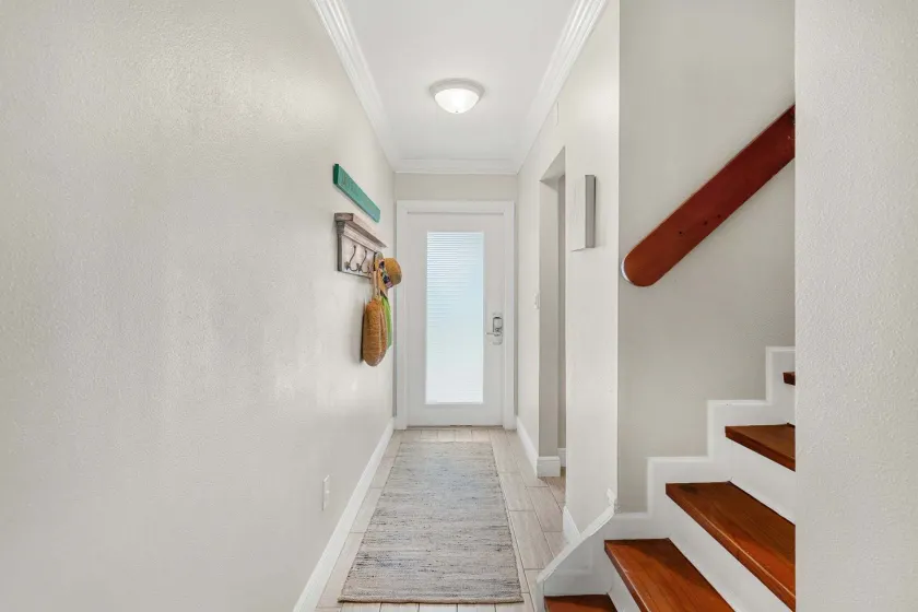 1045 Wave Crest Avenue - Inngangsparti