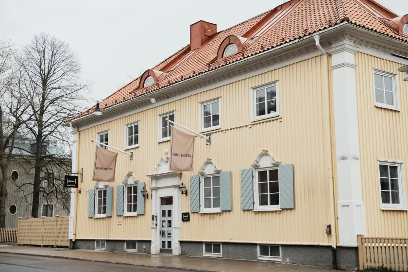 Home Hotel Uman - Image 1