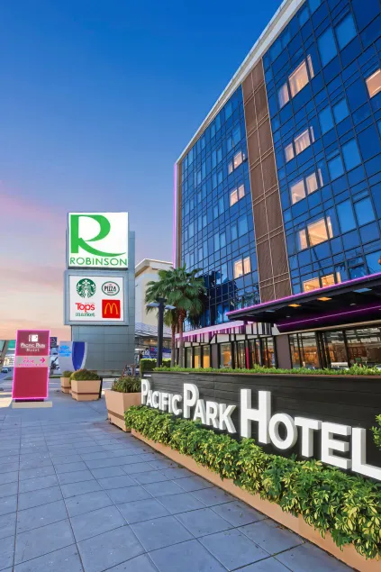 Pacific Park Hotel - Image 1