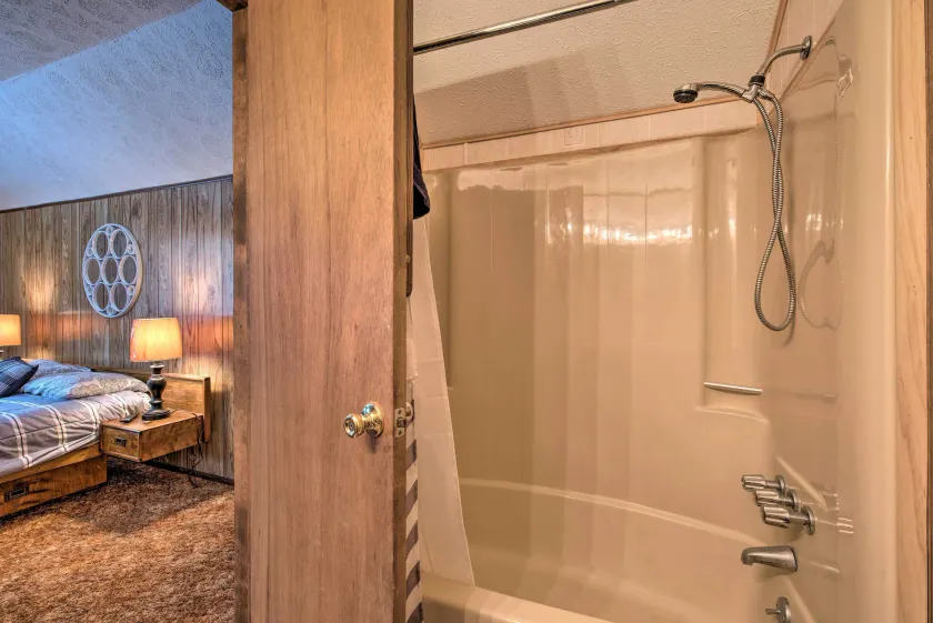 Cozy Lake Ariel Home w/ Community Amenities! - Interiör